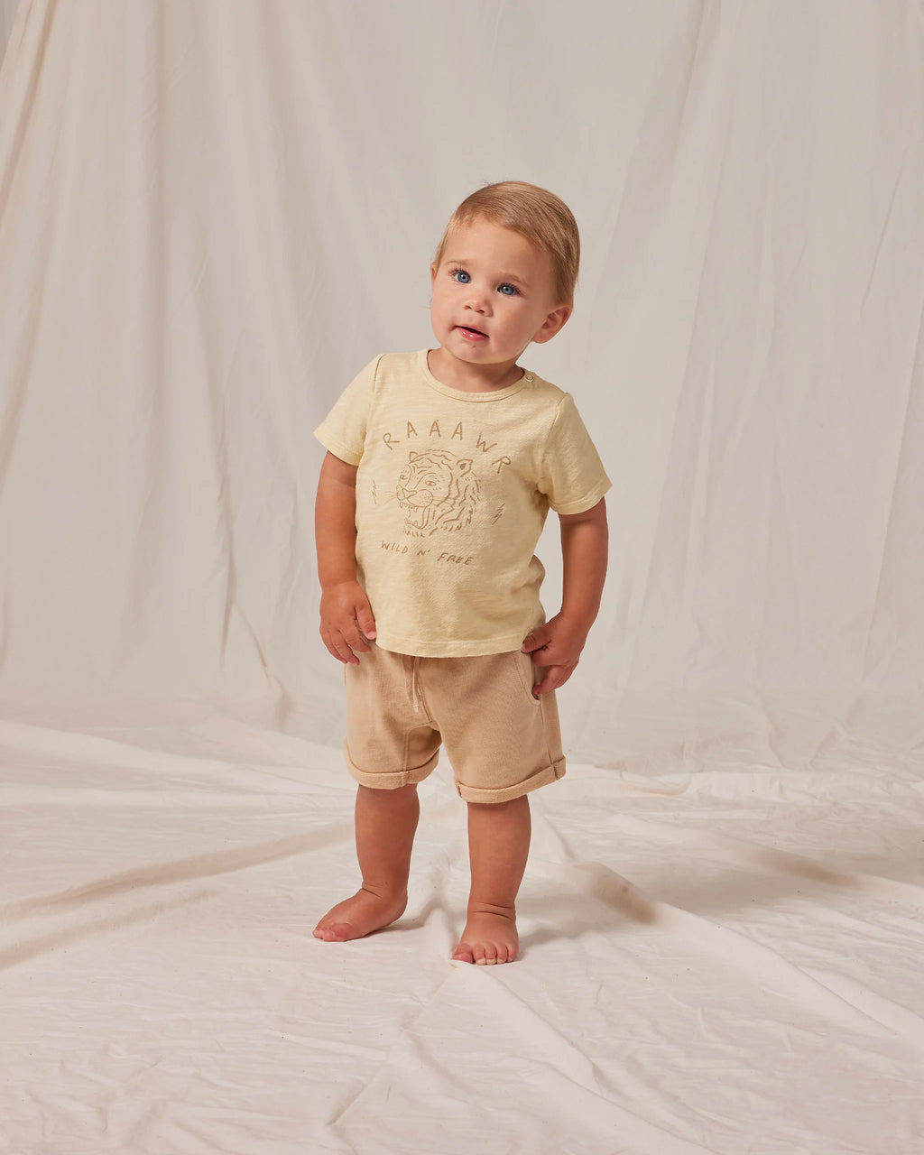 relaxed short || sand